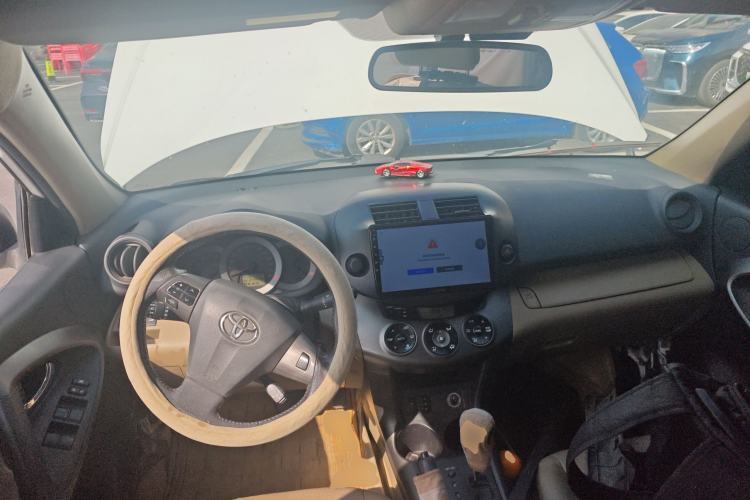 Used Toyota RAV4 2011 2.0L Automatic Luxury Edition Center Console