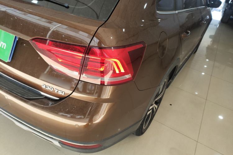 Used Volkswagen Cross Lavida 2017 230TSI DSG Luxury Edition
