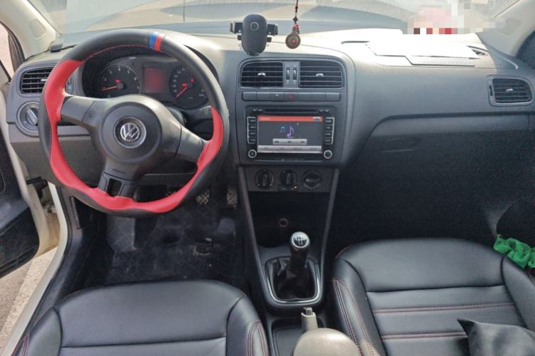 Used Volkswagen Polo 2013 1.4L Manual Fashion Edition Center Console