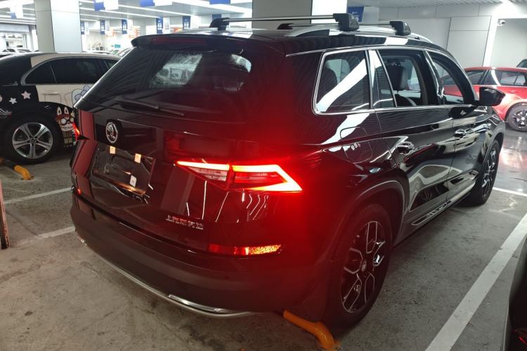 Used Skoda Kodiaq 2017 TSI330 7-Seater Two-Wheel-Drive Luxury Edition Rear Right 45 Deg