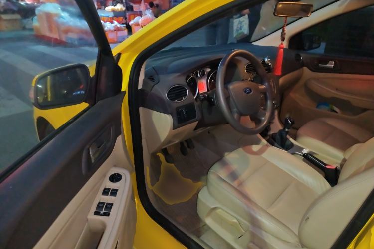 Used Ford Focus 2012 Hatchback Classic 1.8L Manual Fashion Edition
