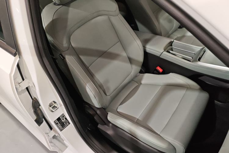 Used Roewe D6 2025 450km Deluxe Edition
