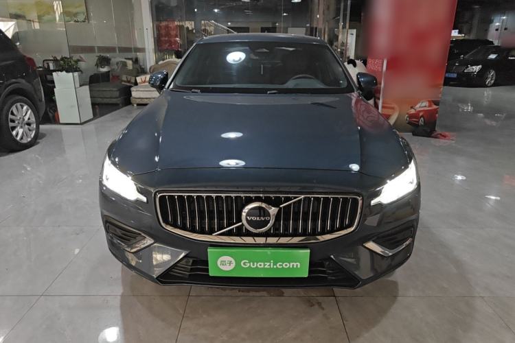 Used Volvo S60 2023 B4 Zhiyuan Luxury Edition
