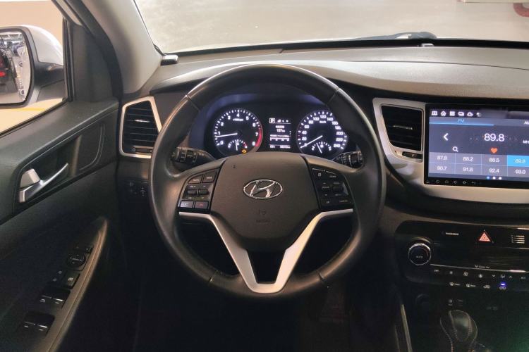 Used Hyundai Tucson 2015 1.6T Dual-Clutch Two-Wheel-Drive Smart Model Steering Wheel