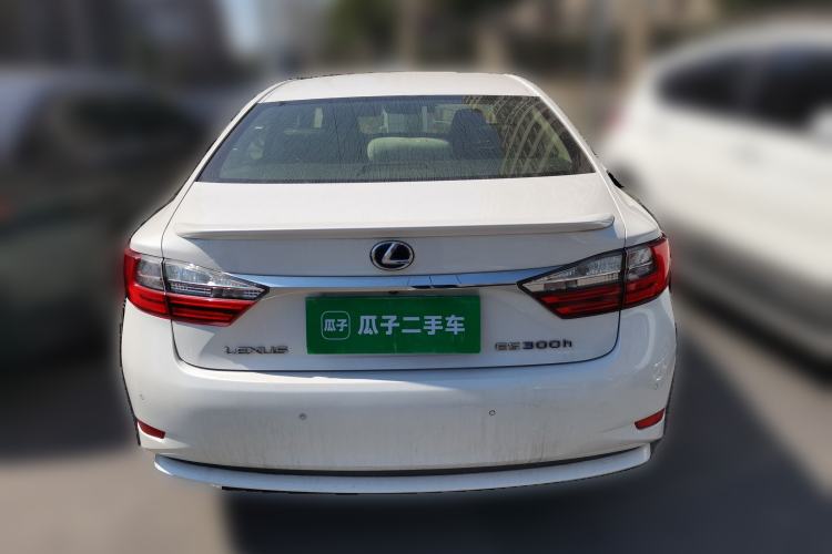 Used Lexus ES 2015 300h Comfort Edition
