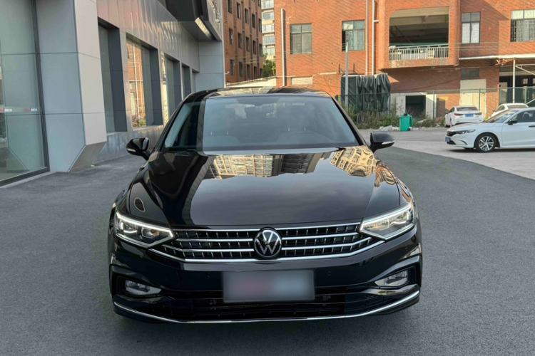 Used Volkswagen Magotan 2023 2 Million Units Limited Edition 330TSI DSG Leading Version
