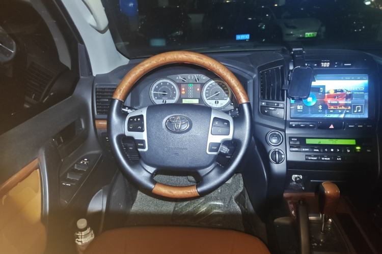 Used Toyota Land Cruiser 2015 4.0L V6 Middle East Low-Trim Version