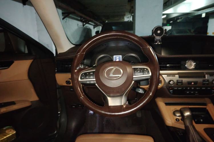 Used Lexus ES 2015 200 Elite Edition
