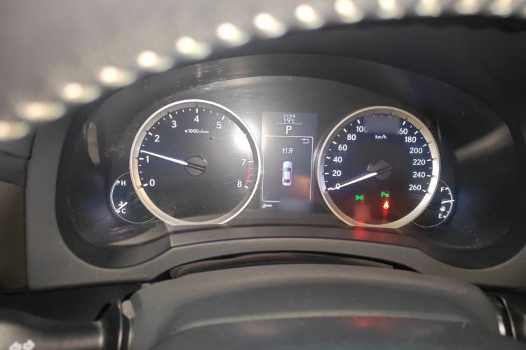 Used Lexus IS 2015 200T Leading Edition
