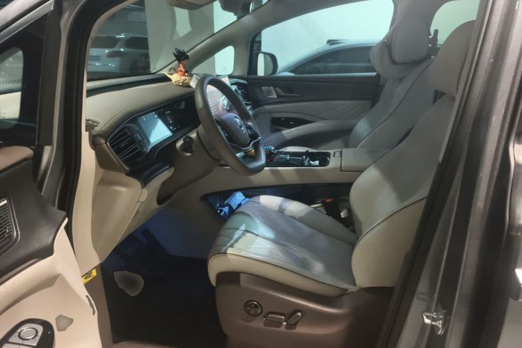 Used Denza D9 2022 DM-i 1040 Prestige Model
