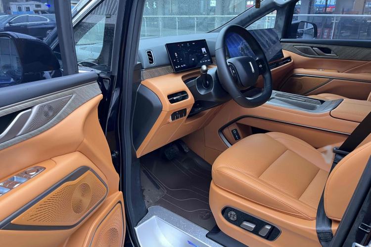 Used Wey Gaoshan 2025 Four-Wheel Drive Alpine 9 Interior 2