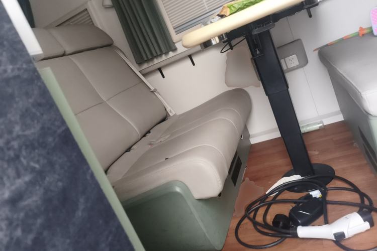 Used SAIC MAXUS T90 RV 2022 2.0T Explorer T90 Zongheng Hao Yue White Left Rear Seat