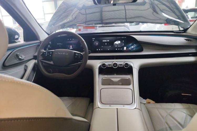 Used EXEED Stellar C-DM 2025 100 Long-Range Pro Two-Wheel Drive Center Console