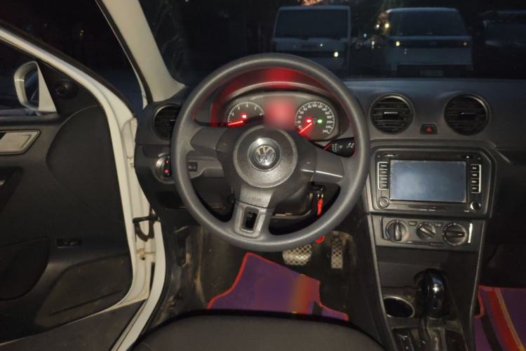 Used Volkswagen Jetta 2015 1.6L Automatic Fashion Model Steering Wheel