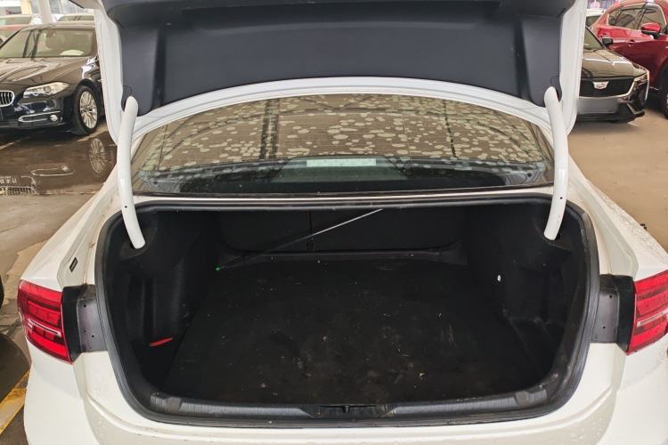 Used Volkswagen Lamando 2019 230TSI DSG Fashion Edition China VI Trunk