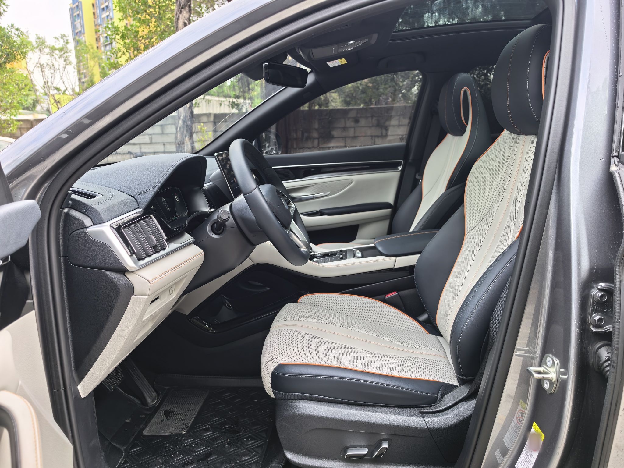 Переднее сиденье в автомобиле