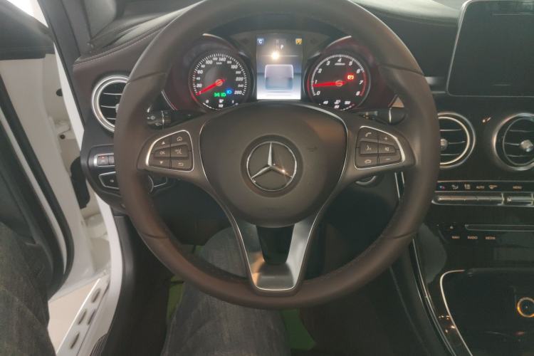 Used Mercedes-Benz GLC 2017 GLC 260 4MATIC Luxury Model Steering Wheel