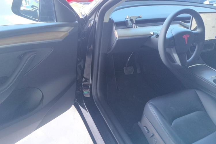 Used Tesla Model Y 2022 Rear-Wheel-Drive Version
