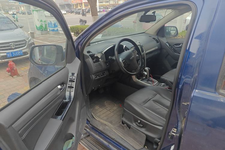 Used Isuzu D-MAX 2018 3.0T Four-Wheel Drive Automatic Ultra-Luxury Version 4JJ1-TC HI
