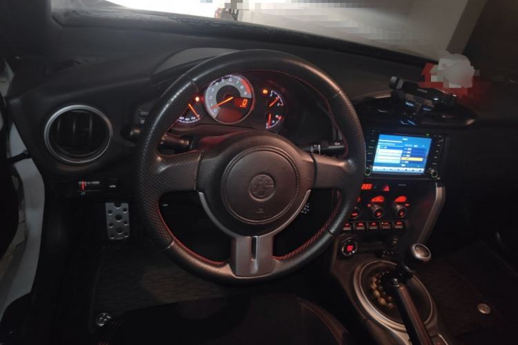 Used Toyota 86 2013 2.0L Manual Luxury Version
