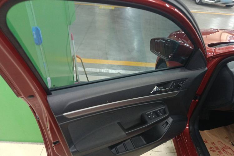 Used Volkswagen Lavida 2015 1.6L Automatic Fashion Edition