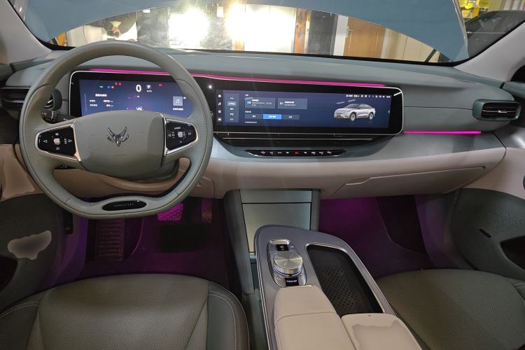 Used ARCFOX Alpha S 2023 525E Forest Edition 175kW Center Console