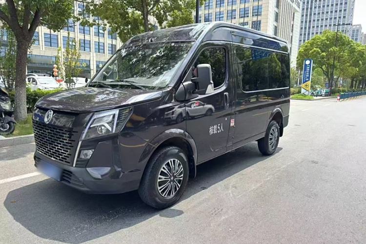 Used Dongfeng Yufeng 2023 V9+ 2.0T Automatic Front-Wheel-Drive Short Wheelbase Mid-Roof Design—5/6-Seater