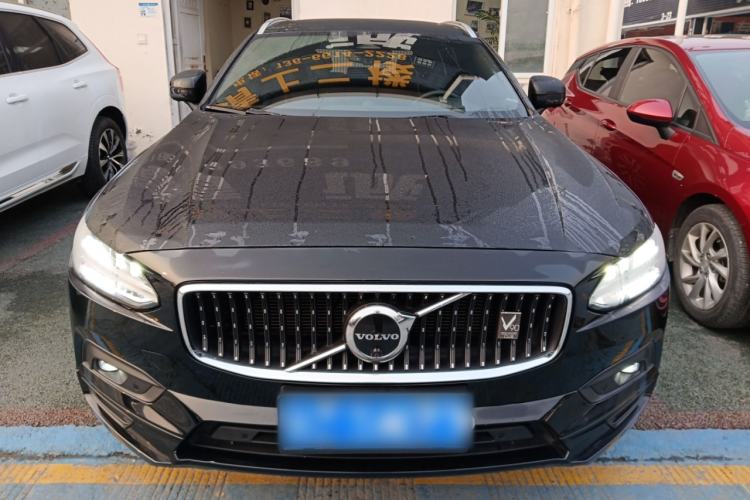 Used Volvo V90 2022 Cross Country B5 AWD Prestige Edition