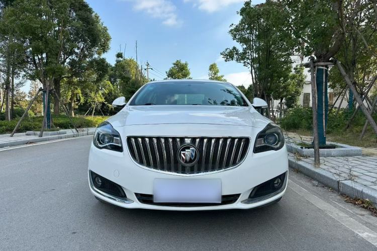 Used Buick Regal 2015 1.6T Leading Technology Model Front Right 45 Deg