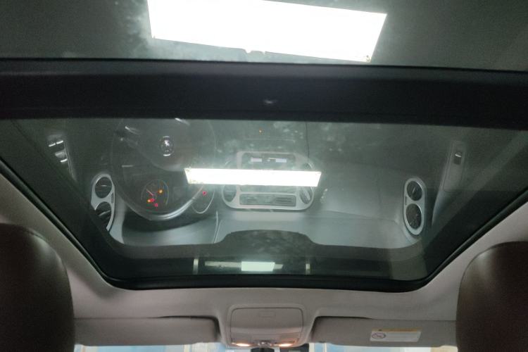 Used Volkswagen Tiguan 2016 300TSI Automatic All-Wheel Drive Luxury Edition Headliner