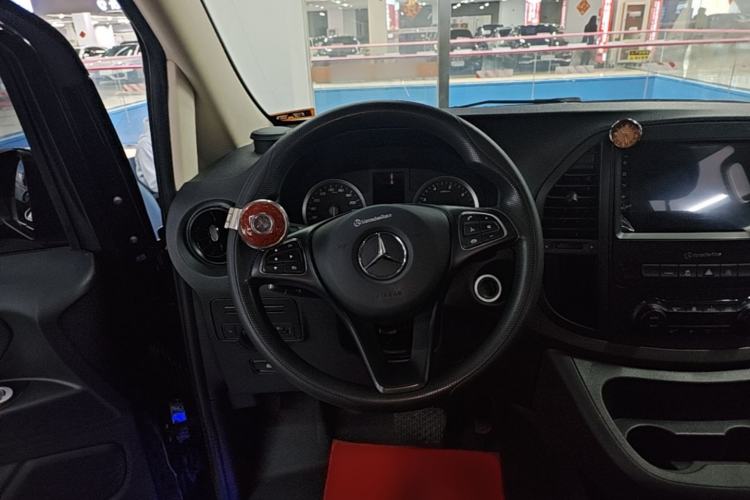 Used Mercedes-Benz Vito 2021 2.0T Elite Version 7 Seats Steering Wheel