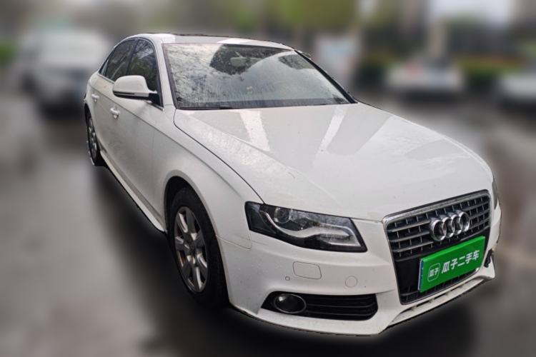 Used Audi A4L 2012 2.0 TFSI automatic standard version
