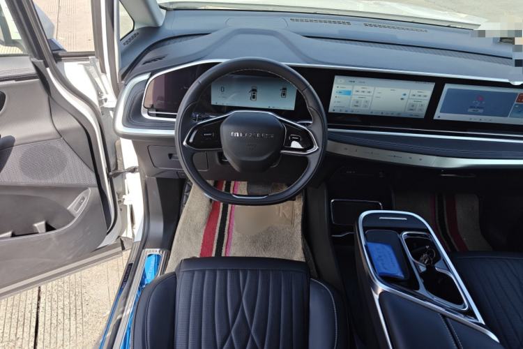 Used SAIC MAXUS G90 2023 2.0T Xingyun 7-Seater Version
