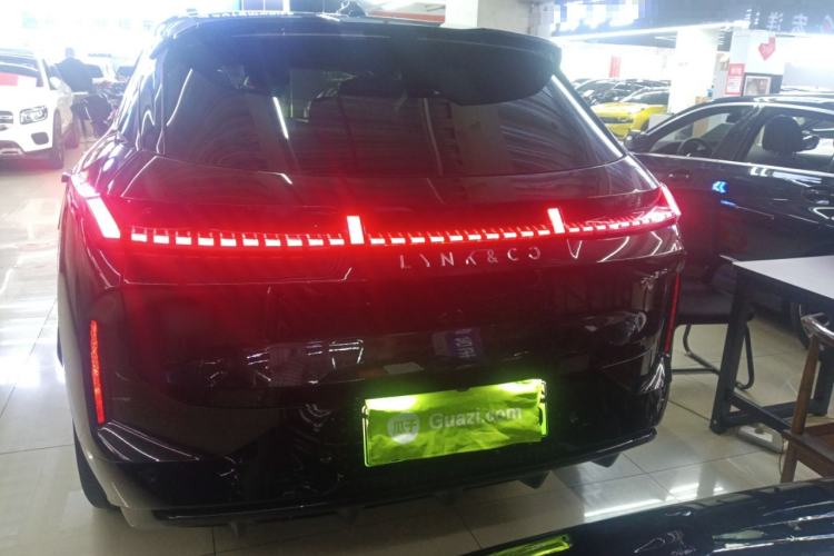 Used Lynk & Co 08 EM-P 2025 120km Long-Range Halo