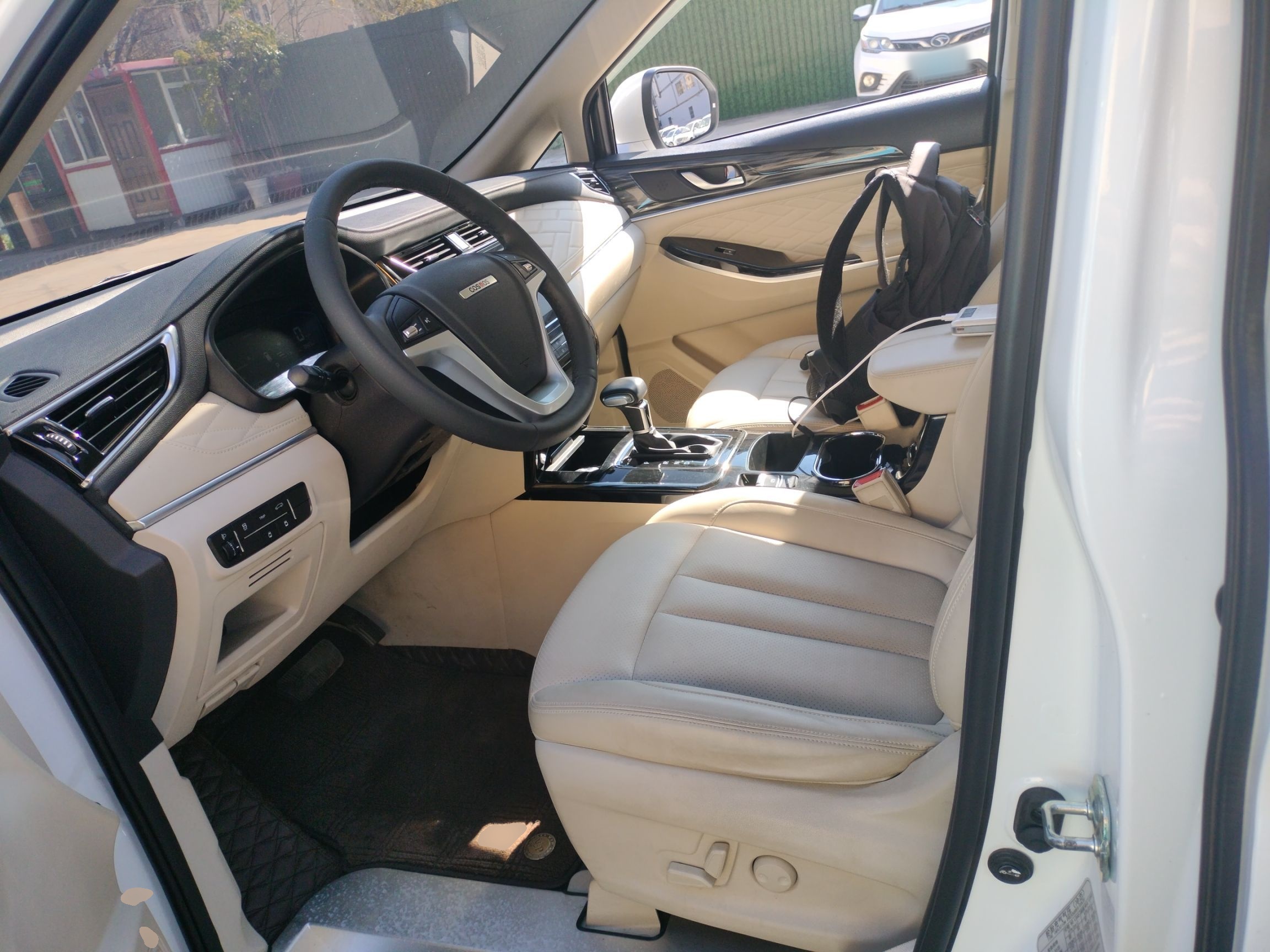 Переднее сиденье в автомобиле