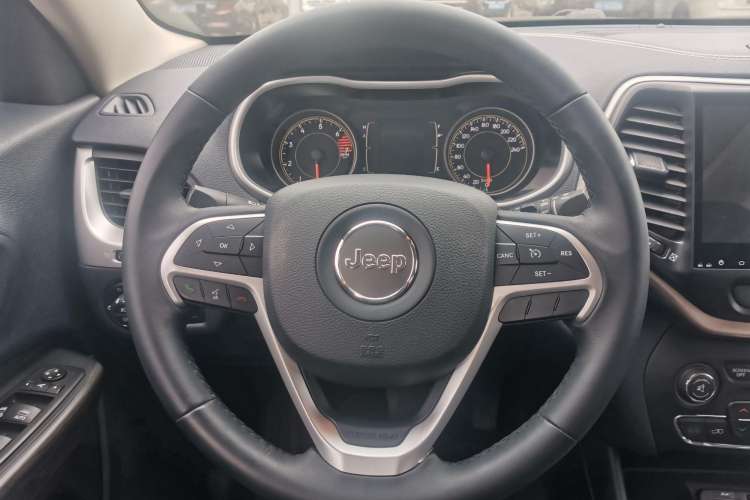 Used Jeep Cherokee 2016 2.4L Leading Edition