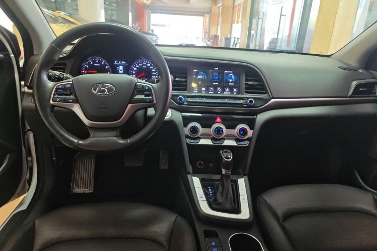 Used Hyundai Elantra (6th Generation / Lingdong) 2019 1.5L CVT ZhiXuan – Elite Version Center Console