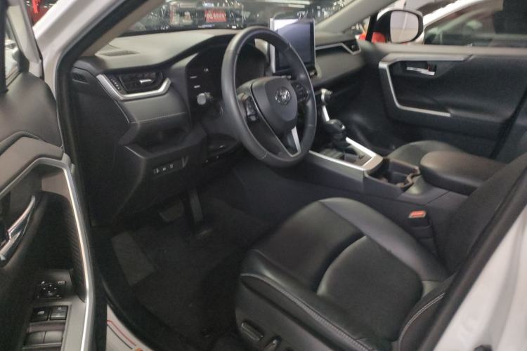 Used Toyota RAV4 2021 2.0L CVT 4x4 Style PLUS Edition Driver Seat