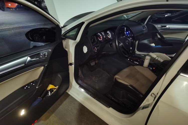 Used Volkswagen Golf 2017 230TSI Automatic Luxury Million-Vehicle Commemorative Edition
