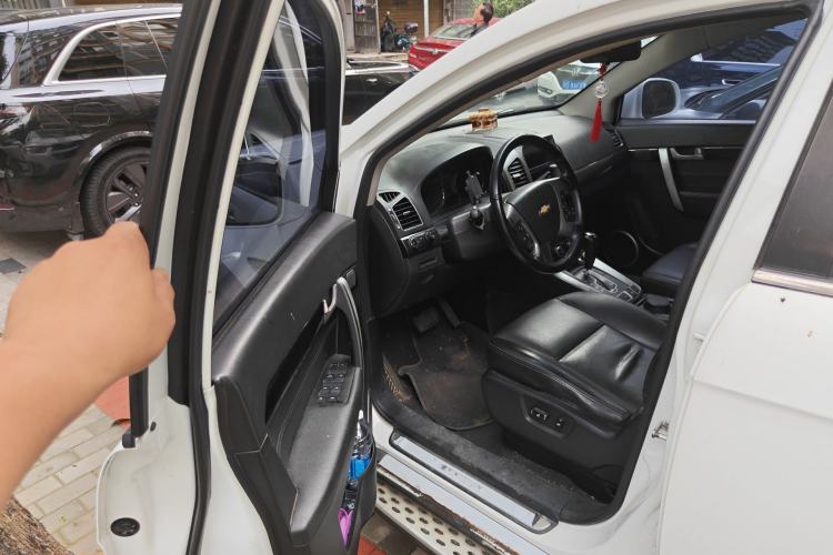 Used Chevrolet Captiva 2015 2.4L 4x4 Flagship Edition 7-Seater
