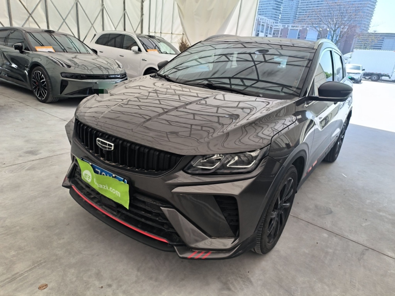 Под передней частью автомобиля