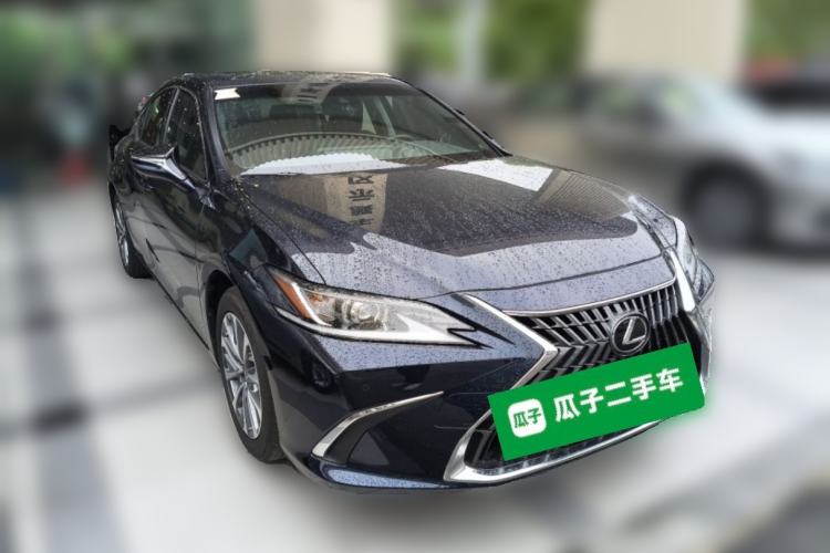Used Lexus ES 2022 300h Excellence Edition Front Right 45 Deg