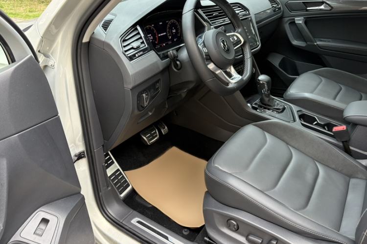 Used Volkswagen Tiguan L 2021 330TSI Automatic Two-Wheel Drive R-Line Enhanced Edition Interior 11