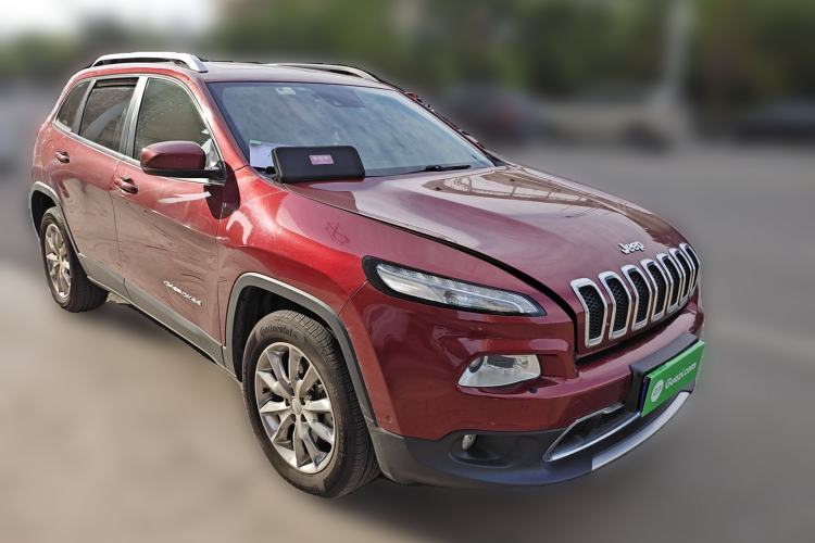 Used Jeep Cherokee 2016 2.4L All-in-One Edition Front Right 45 Deg