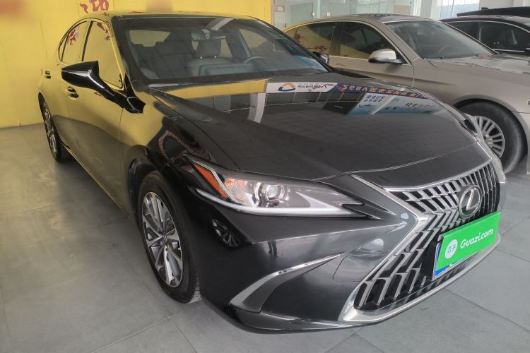 Used Lexus ES 2023 200 Excellence Edition Front Right 45 Deg