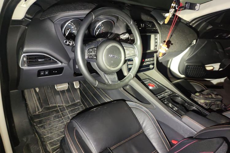 Used Jaguar F-PACE 2016 2.0T Two-Wheel Drive Urban Luxury Edition