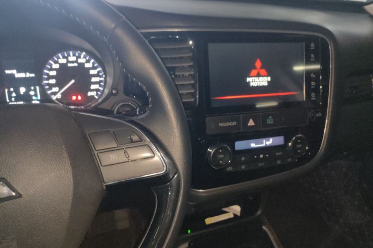 Used Mitsubishi Outlander 2020 2.0L Two-Wheel Drive Enjoyment Version 5 Seats Center Console