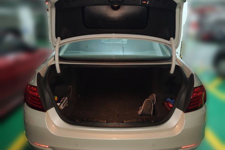 Used BMW 5 Series 2013 525Li Leading Model Trunk