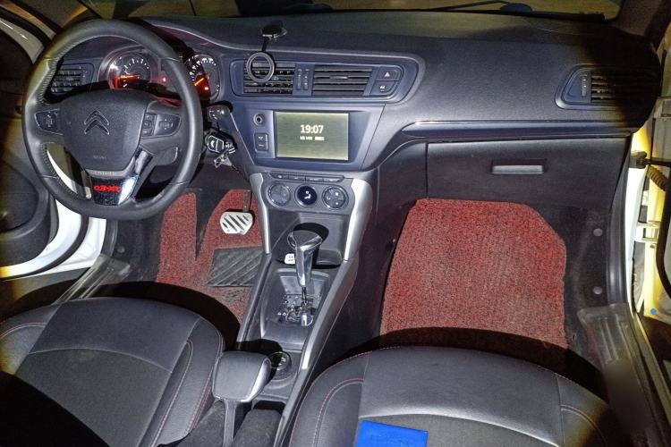 Used Citroen C3-XR 2015 1.6THP Automatic Pioneer Model Center Console