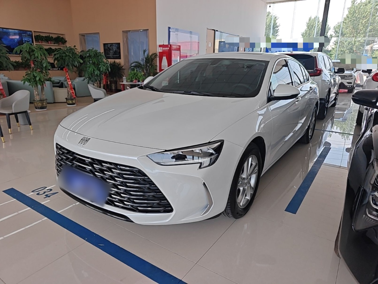 Unter der Vorderseite des Autos
